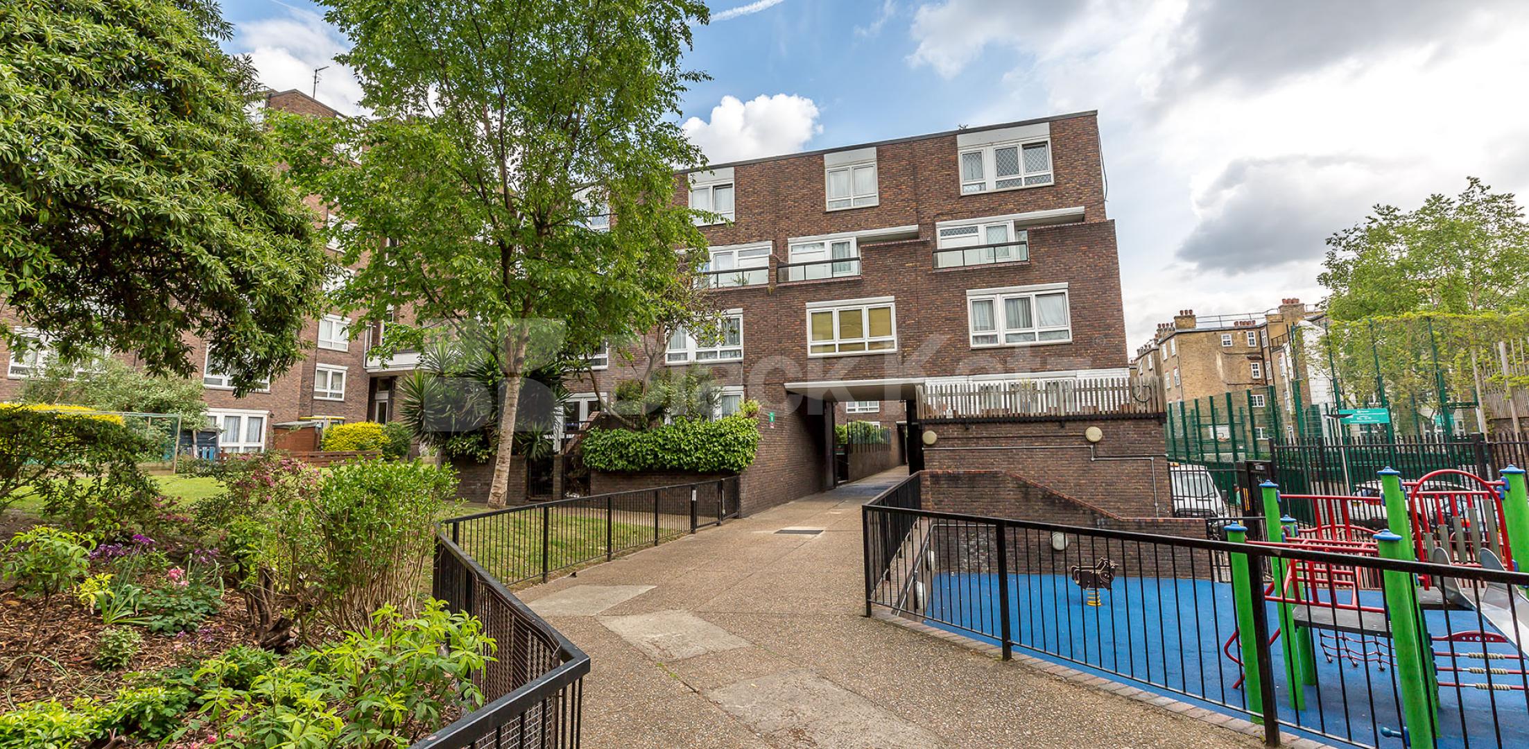 			3 Bedroom, 1 bath, 1 reception Flat			 Oakley Square, Camden